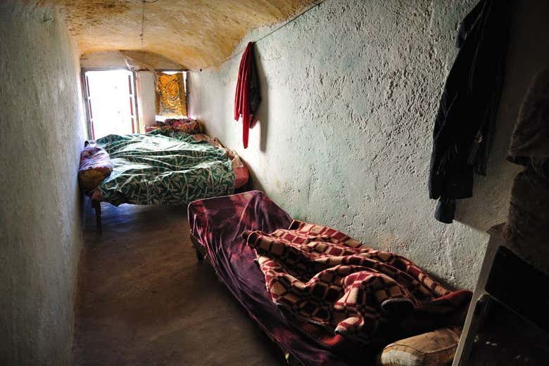 Casa gruta, em Bahlil